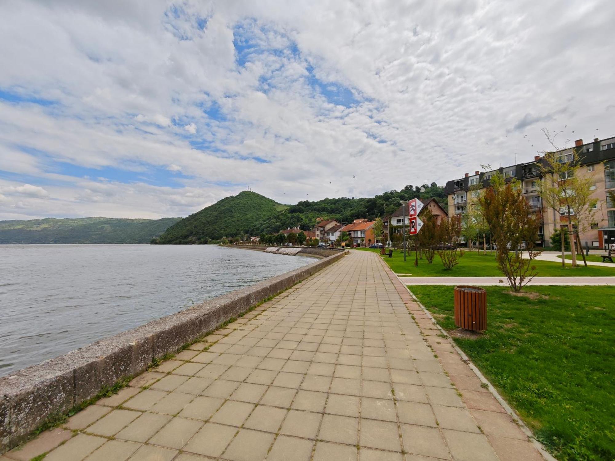 Apartman Julija Donji Milanovac Εξωτερικό φωτογραφία